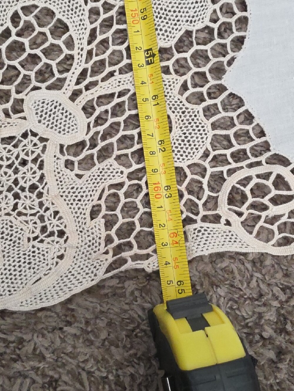 Handmade Cut And Lace Cream Banquet Tablecloth with Lace Insets - 138 x 65 - Picture 3 of 7